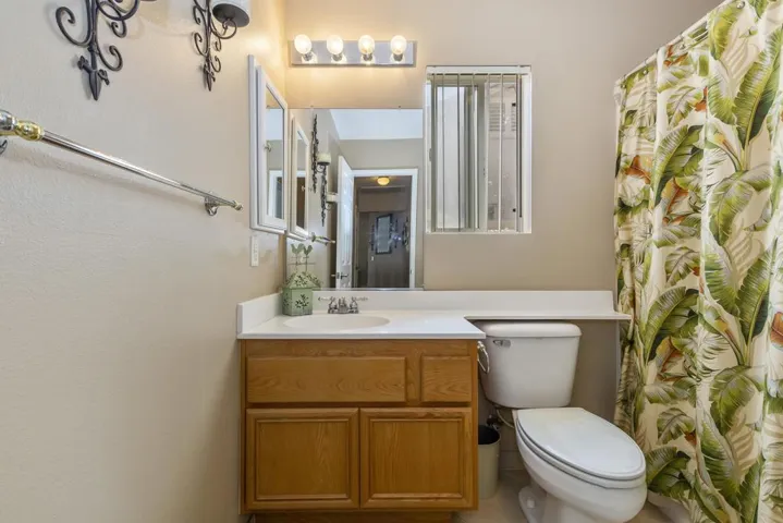 020_Bathroom (1)