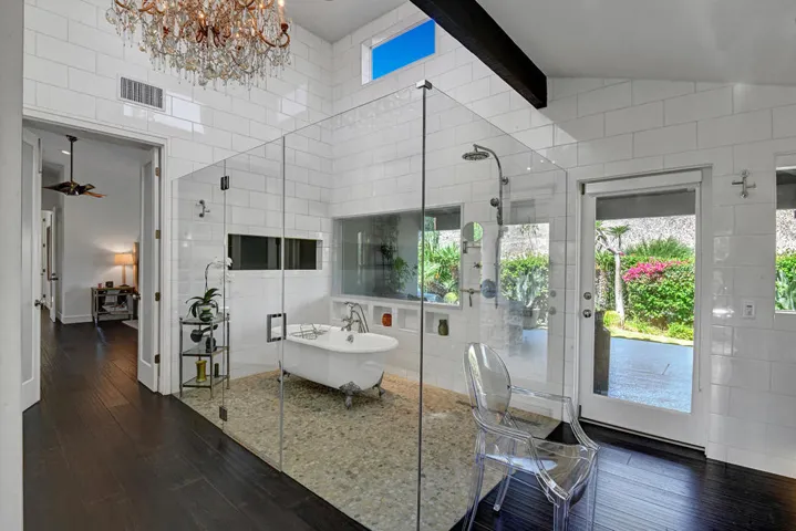 MASTER BATHROOM REVERSE MLS
