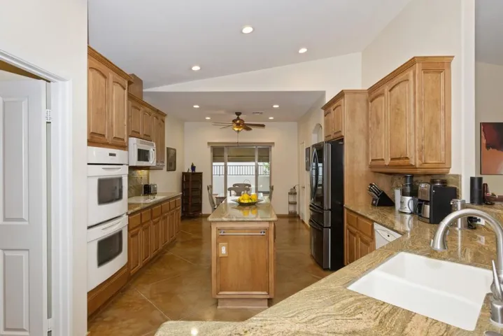 009_Kitchen