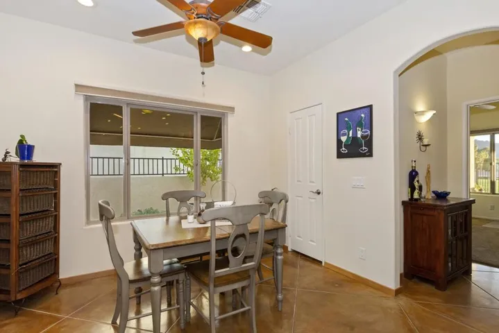 012_Dining Area