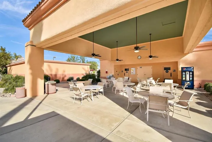 34-Outdoor Dining