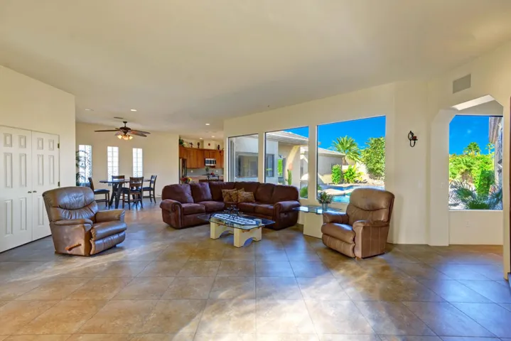 LIVING ROOM REVERSE