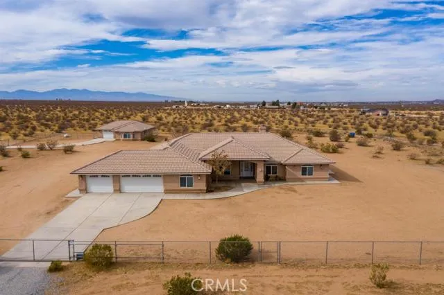 11820 Laguna Seca Drive, Apple Valley, California 92308