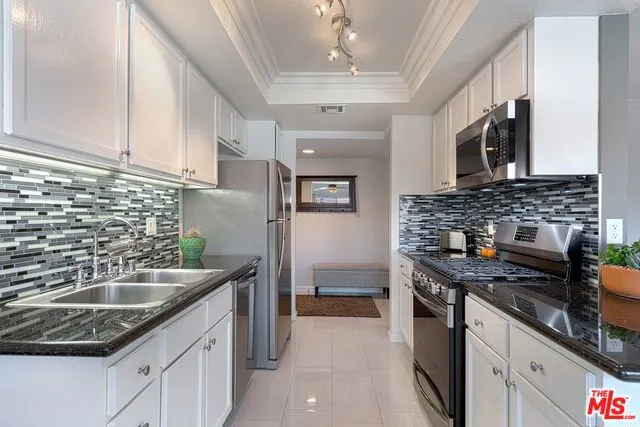 400 N Sunrise Way 204, Palm Springs, California 92262
