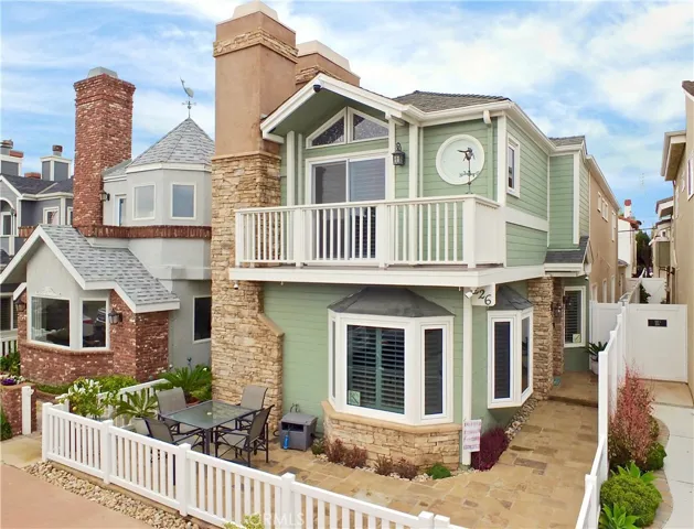 226 7th Street, Seal Beach, California 90740