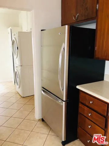 Stainle Fridge, W/D in background