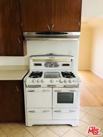 Vintage stove in great shape