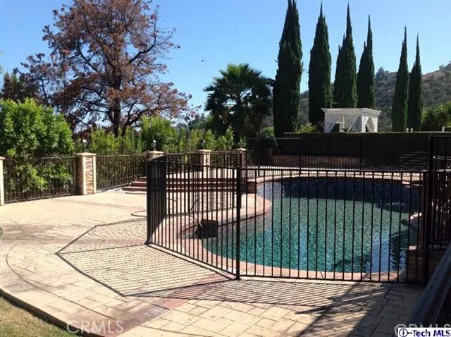 3162 Grangemont Road, Glendale, California 91206