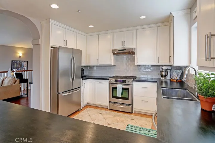 710 N Irena Avenue A, Redondo Beach, California 90277