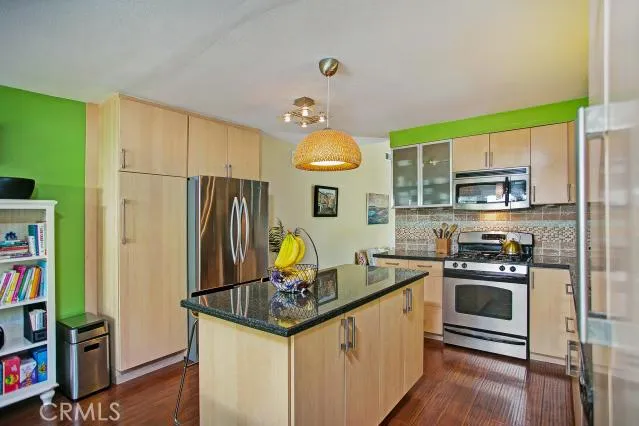 1009 W Curie Avenue, Santa Ana, California 92707