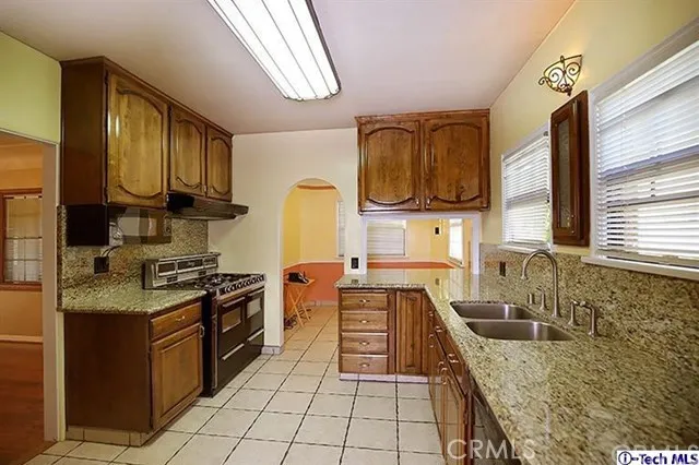 532 South Street, Glendale, California 91202