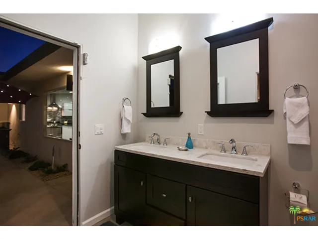 Master Bath w/Door to Pool Area