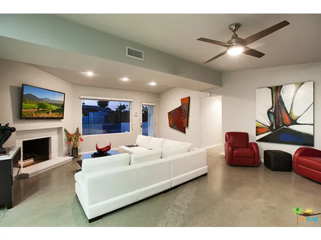 Living Room facing Andreas