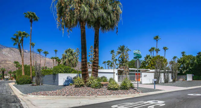 207 Debby Dr Palm Springs-small-008-022-