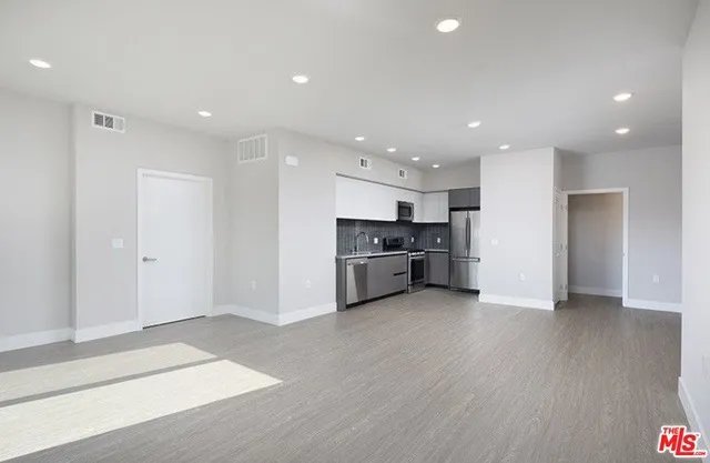 837 S Harvard 110, Los Angeles, California 90005