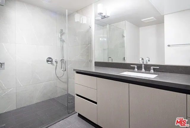 837 S Harvard 110, Los Angeles, California 90005