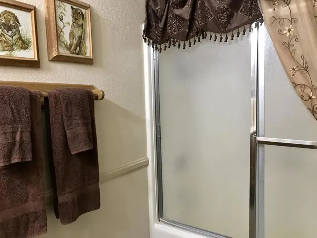 Bathroom . IMG_4568
