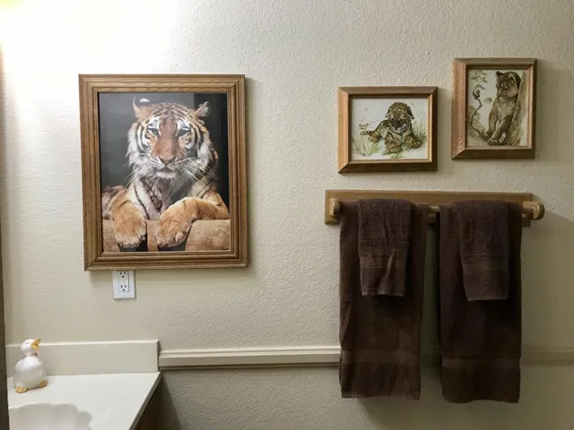 Bathroom 3. IMG_4570