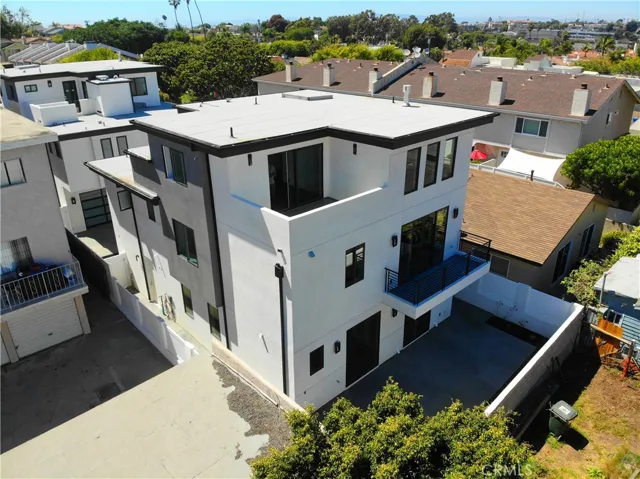 Detached rear townhome with 3 outdoor spaces including a spacious backyard patio