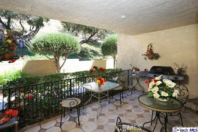 9773 Via Roma, Burbank, California 91504