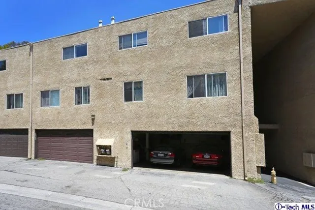 9773 Via Roma, Burbank, California 91504
