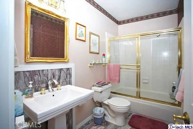 9773 Via Roma, Burbank, California 91504