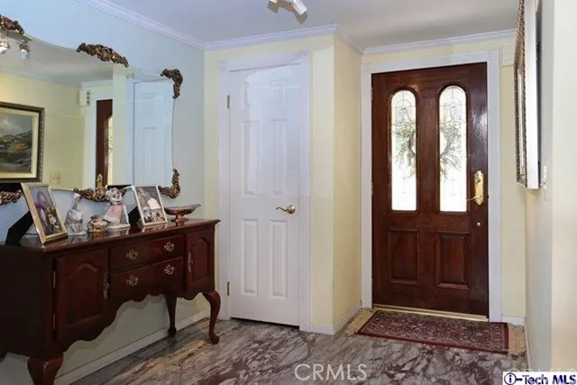 9773 Via Roma, Burbank, California 91504