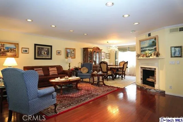 9773 Via Roma, Burbank, California 91504