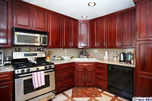 9773 Via Roma, Burbank, California 91504