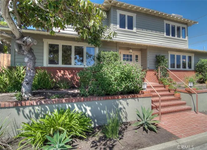 Classic Craftsman style and details add to the charm of this 1989 built cottage.