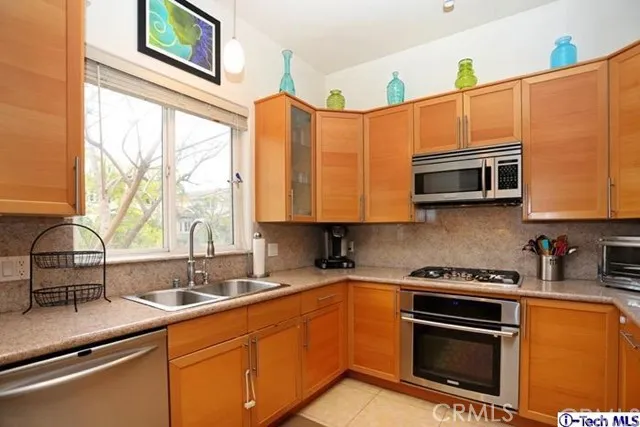 14315 Magnolia Boulevard 101, Sherman Oaks, California 91423