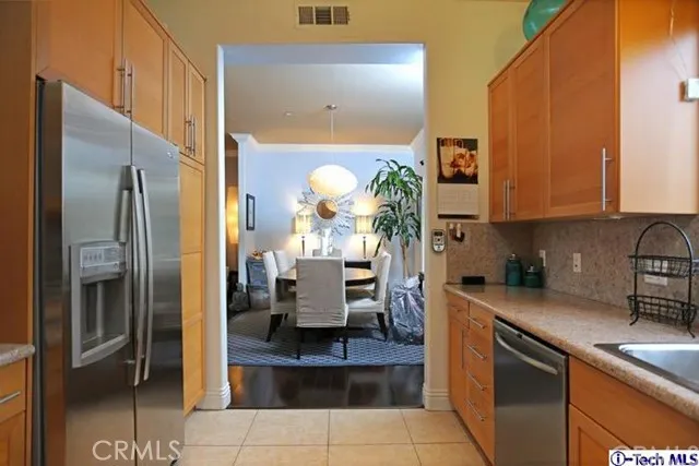 14315 Magnolia Boulevard 101, Sherman Oaks, California 91423