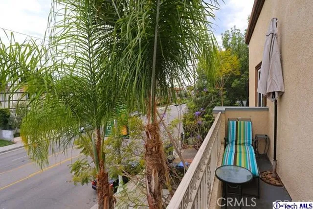 14315 Magnolia Boulevard 101, Sherman Oaks, California 91423