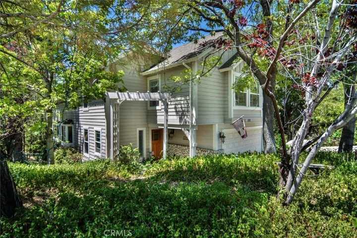 1310 Yosemite Drive, Lake Arrowhead, California 92352