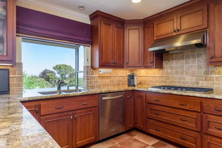 147 Rockridge Road, San Carlos, California 94070