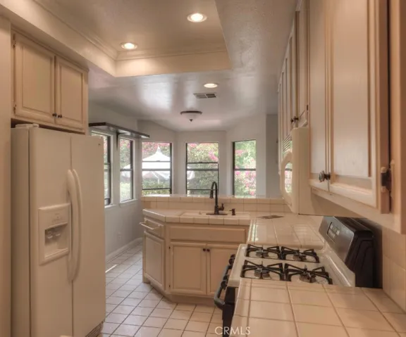 13 Coronado Court 400, Manhattan Beach, California 90266