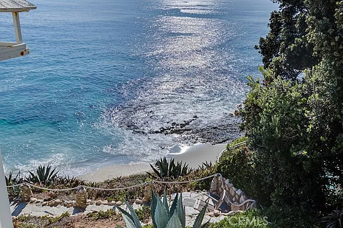 You will never tire of the view and the sound of the crashing waves!