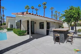 Outdoor kitchen