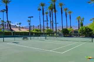 2 community tennis courts