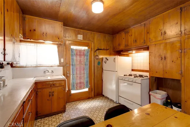 584 Maple Lane, Big Bear, California 92386