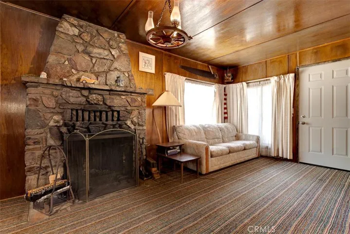 584 Maple Lane, Big Bear, California 92386