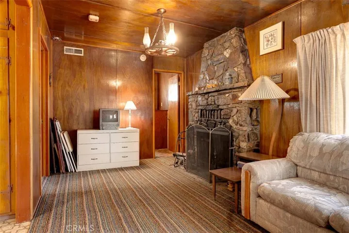 584 Maple Lane, Big Bear, California 92386