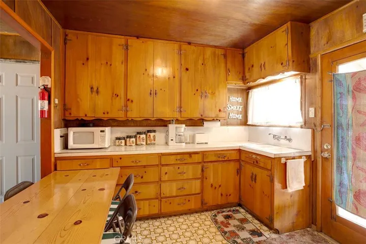 584 Maple Lane, Big Bear, California 92386
