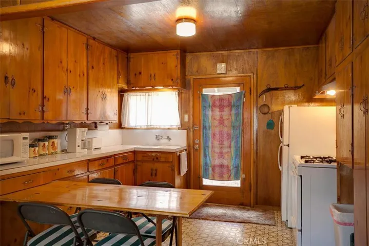 584 Maple Lane, Big Bear, California 92386