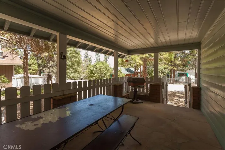584 Maple Lane, Big Bear, California 92386