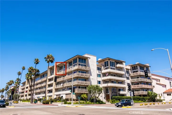 penthouse unit - facing the ocean!