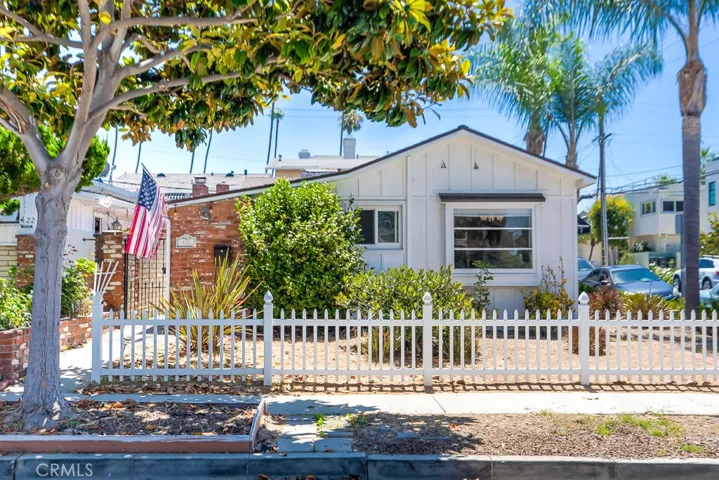 420 Fernleaf Avenue, Corona Del Mar, California 92625