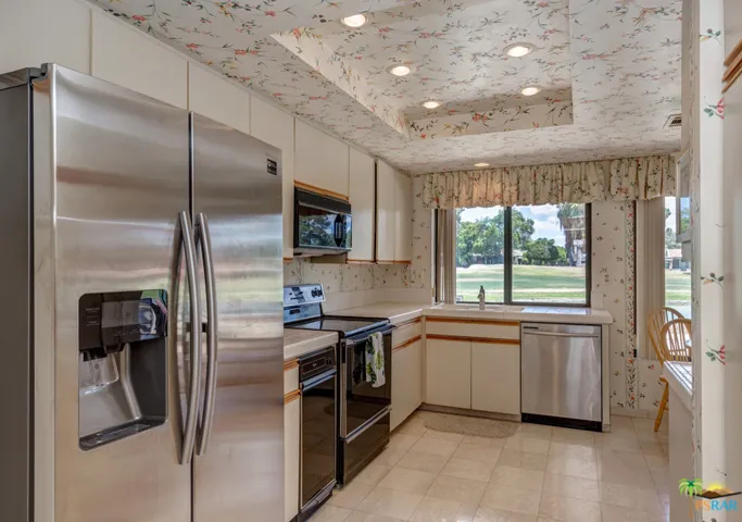 bright eat-in kitchen
