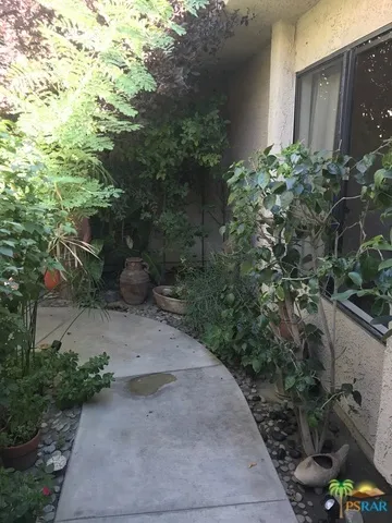 Private entry courtyard