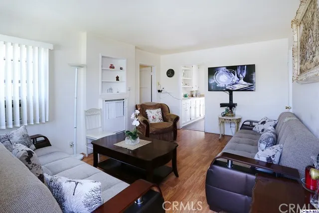 1000 E Chevy Chase Drive, Glendale, California 91204